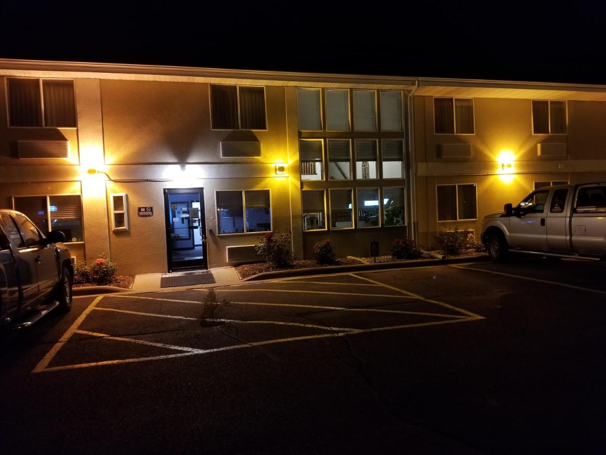 Bilmar Inn & Suites Dell Rapids Exterior foto